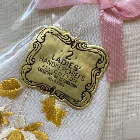 Boxed Set of 2 Vintage Cotton Embroidered Handkerchiefs - Picture 3 of 4